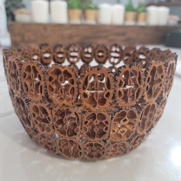 Walnut slice bowl. Very nice and sturdy. Perfect for any decor. American folkart - Picture 11 of 12